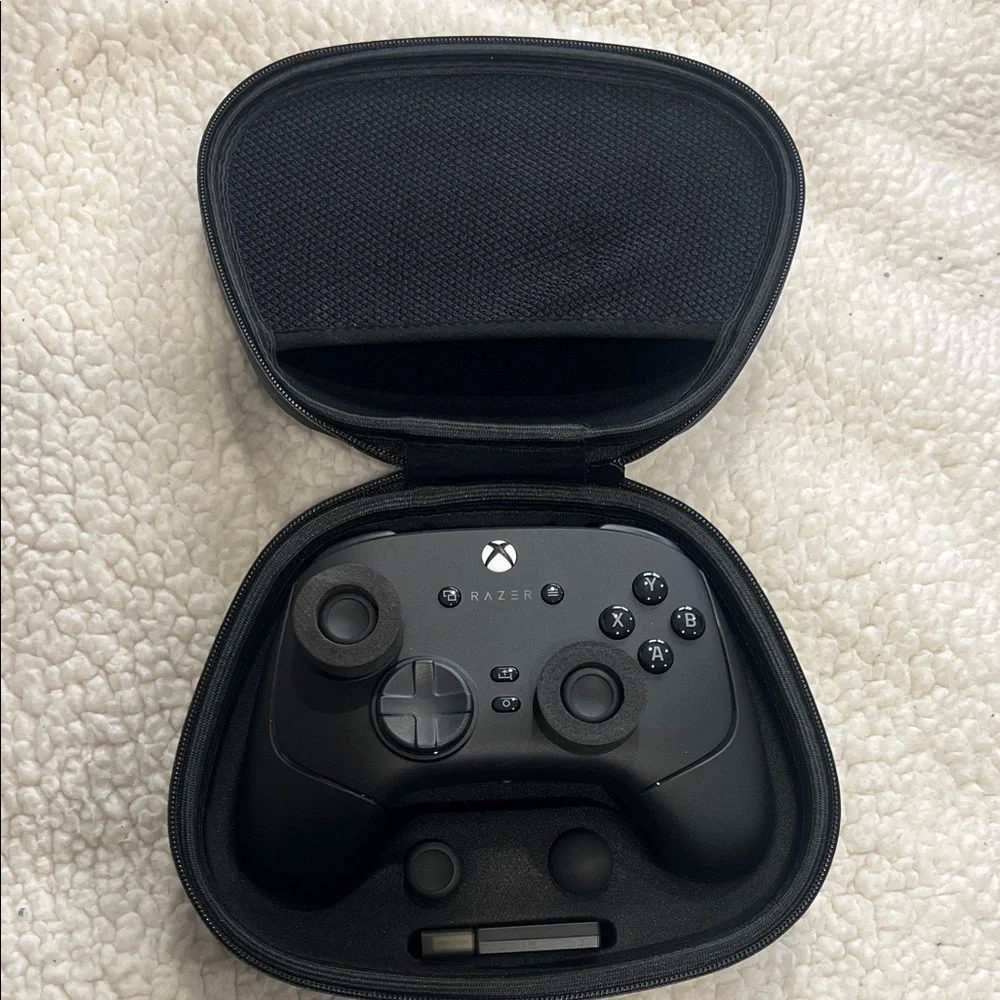 Razer wolverine Black Wireless Controller with Case